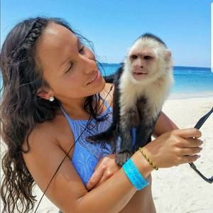 Meet your Posher, Lina